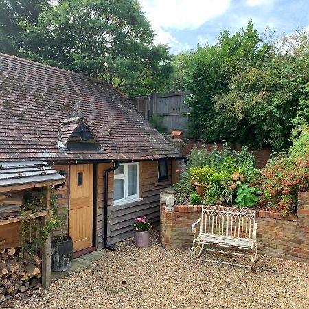 The Little Barn - Self Catering Holiday Accommodation Hindhead エクステリア 写真